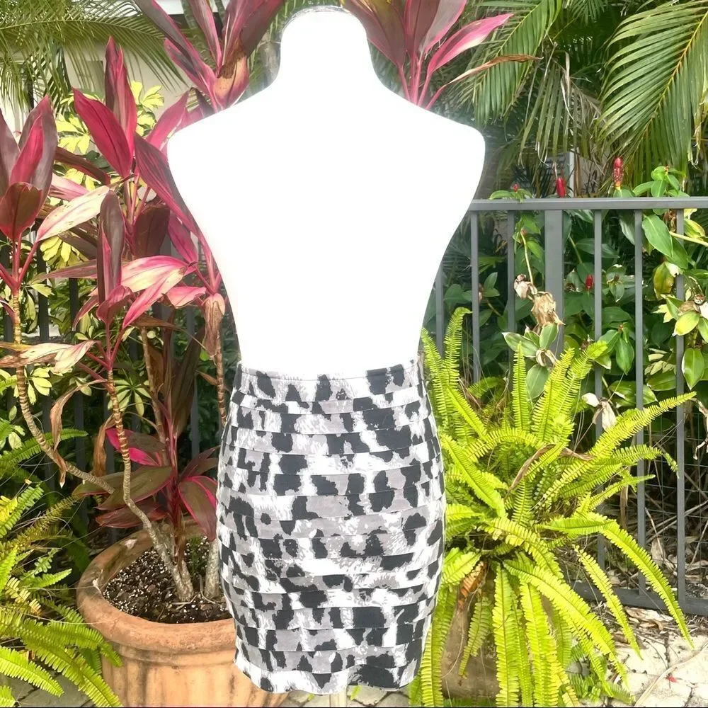🍍3/$15🍍 G by Guess Zippered Leopard Mini Skirt